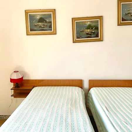 Appartamento Comodo Trilocale A 30 Mt Dal Mare, - Se073