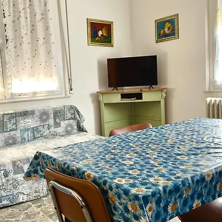 Appartamento Comodo Trilocale A 30 Mt Dal Mare, - Se073