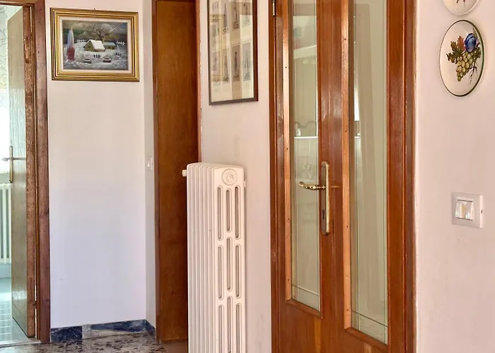 Comodo Trilocale A 30 Mt Dal Mare, - Se073