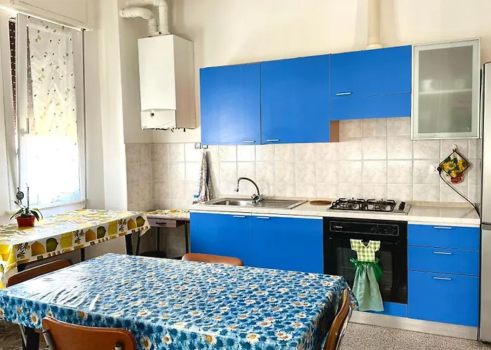 Appartamento Comodo Trilocale A 30 Mt Dal Mare, - Se073 *